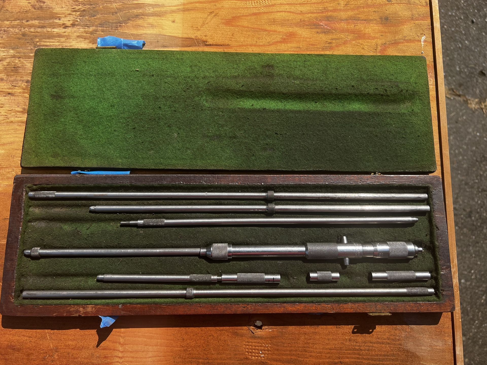 Vintage Starrett 124DZ Inside Micrometer Set; 2-32" Range-10 Rods, Case