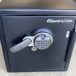 Fireproof safe Sentry Safe