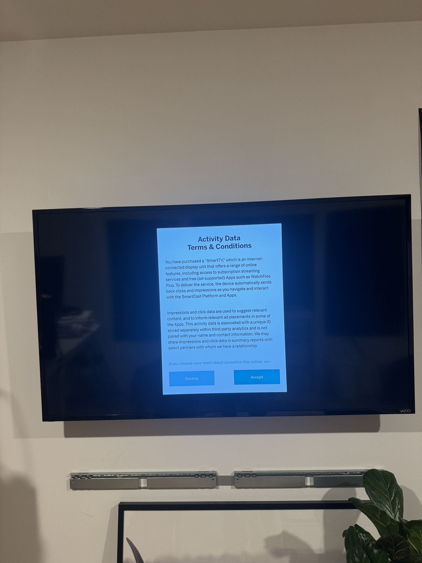 55” Smart tv And Wall Mount