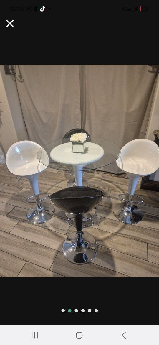 High Table With 4 Bar Stools 