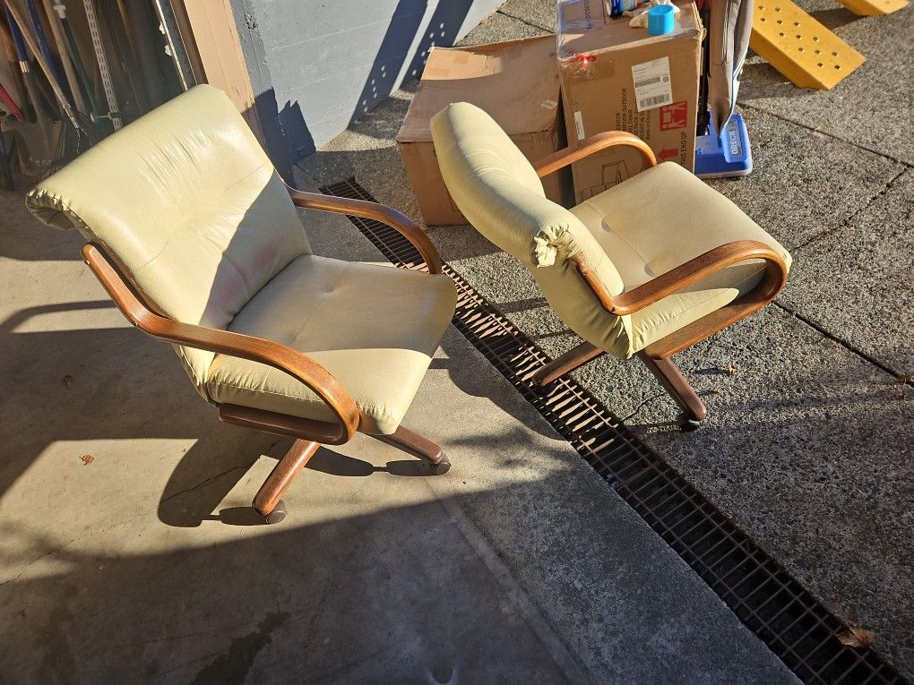 Vinyl Swivel Chairs On Wheels