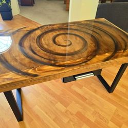 Stunning VERTIGO TABLE / DESK - Pls Read Ad