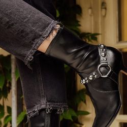 Azalea Stud Bootie (Women)
Dolce Vita, Size 8