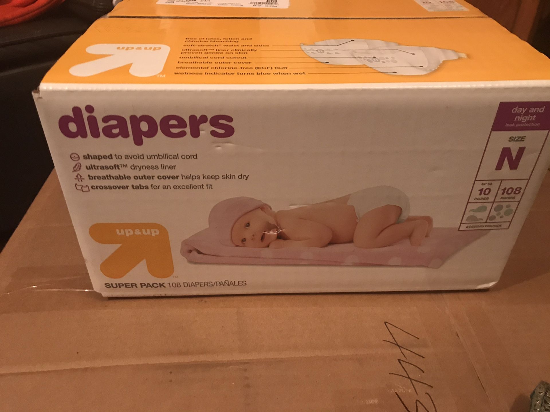 Box of 108 newborn diapers up to 10 pounds