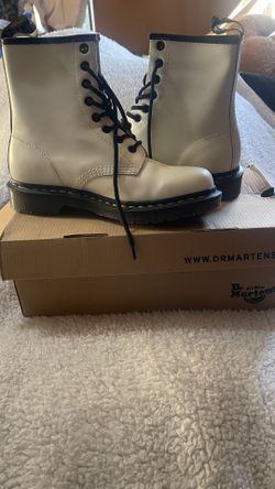 Boots White Dr Martens
