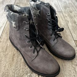 Brand New Gray With Stars Women’s Boots