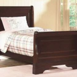 Sleigh Bed 