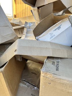 FREE FREE FREE CARBOARD/MOVING BOXES