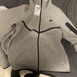 brand new medium nike tech tag included for $100