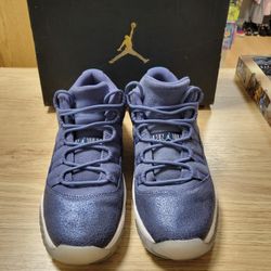 Jordan 11 low Blue Moons