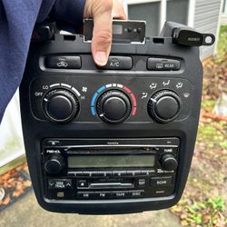 2004 Toyota Highlander OEM Radio No Climate Controls 
