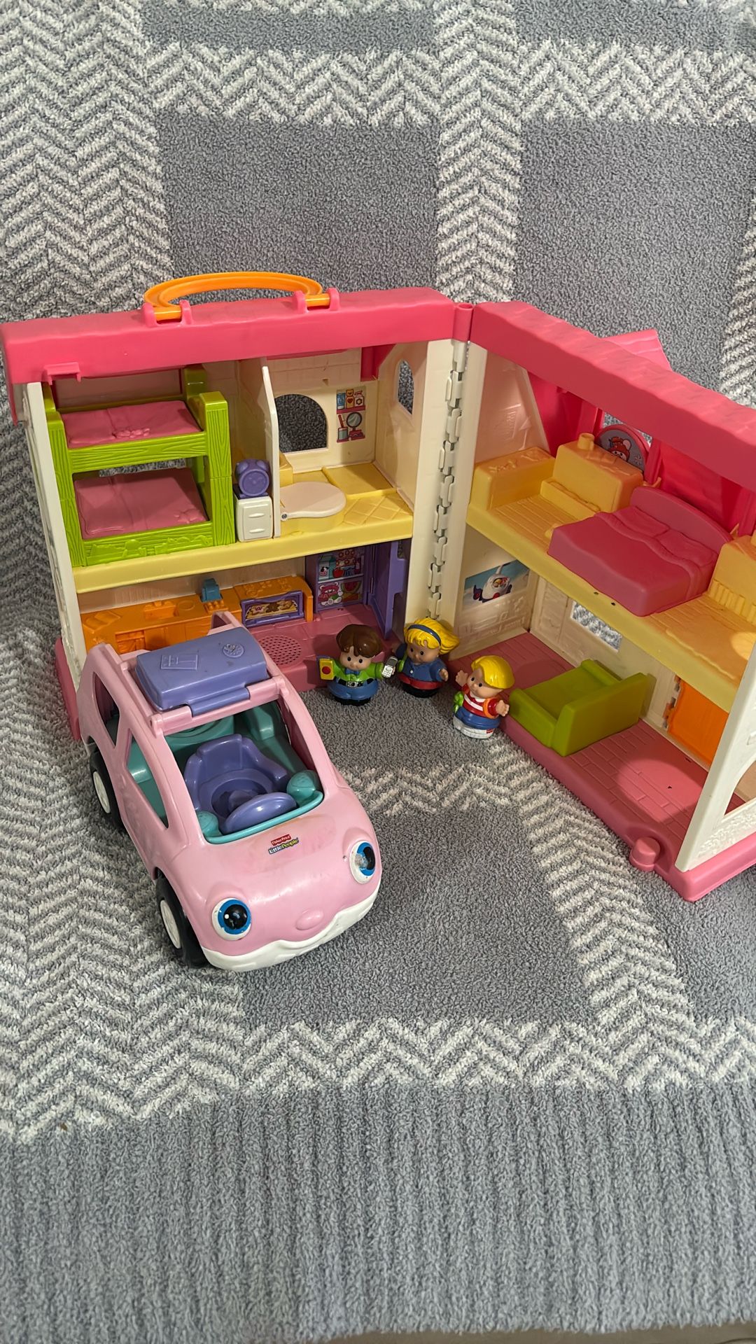 Fisher-Price Little People Toddler Toy Surprise & Sounds Home Musical Playhouse with Figures & SUV 
