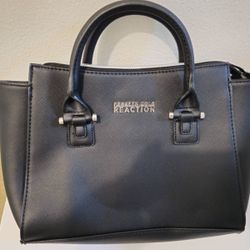 SMALL PURSE FOR A LATE OUT WITH FRIENDS 