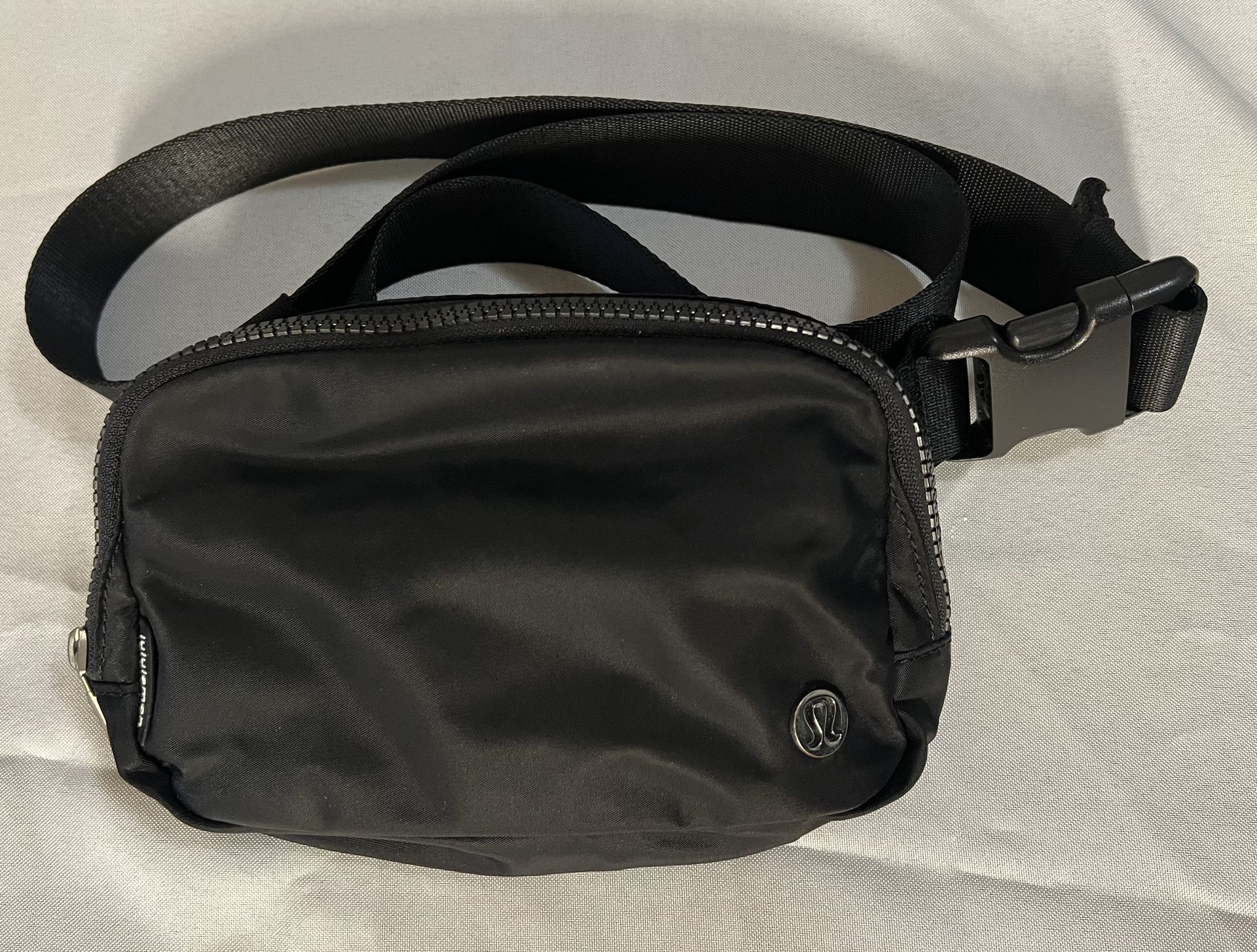 Lululemon Everywhere Belt Bag