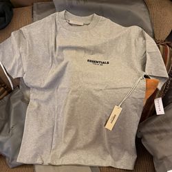 Men Essential Tshirt 