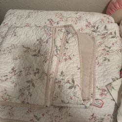 Shabby chic queen size comforter