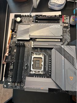 Gigabyte z690 gaming x DDR4 motherboard
