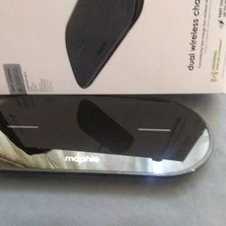 Mophie Dual Wireless Charging Pad Apple Samsung Google LG Motorola Q Enabled Smartphones Charge It Fast And Conveniently