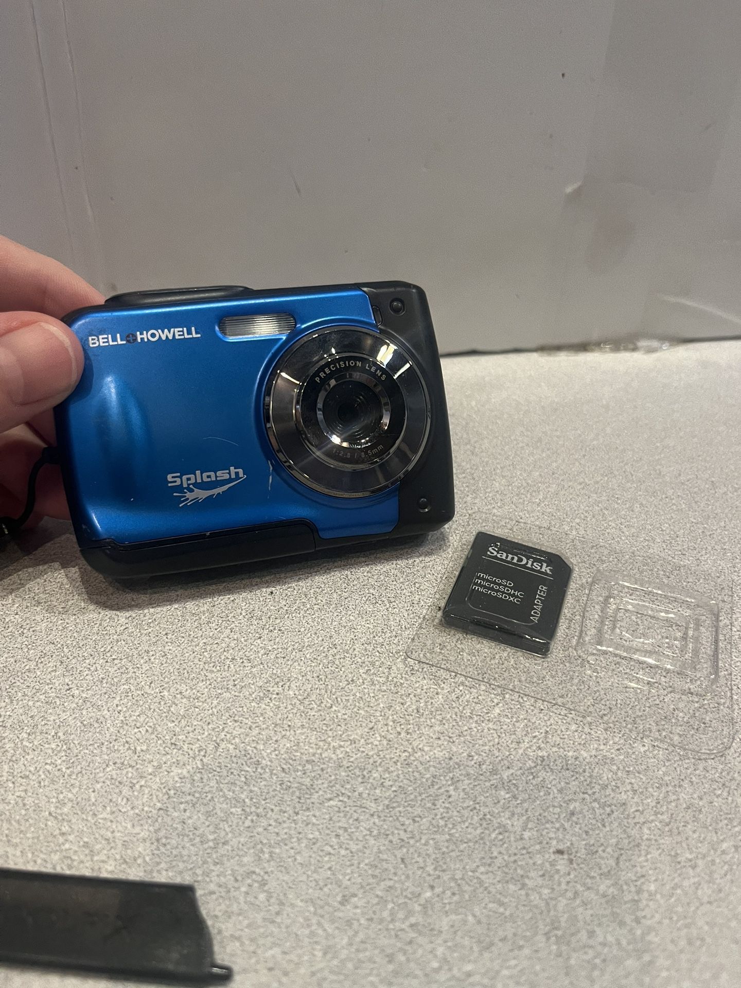 Bell+Howell Splash WP10 16.0 MP Waterproof Digital Camera with 2.4-Inch LCD & HD Video (Blue) +4GB memory card