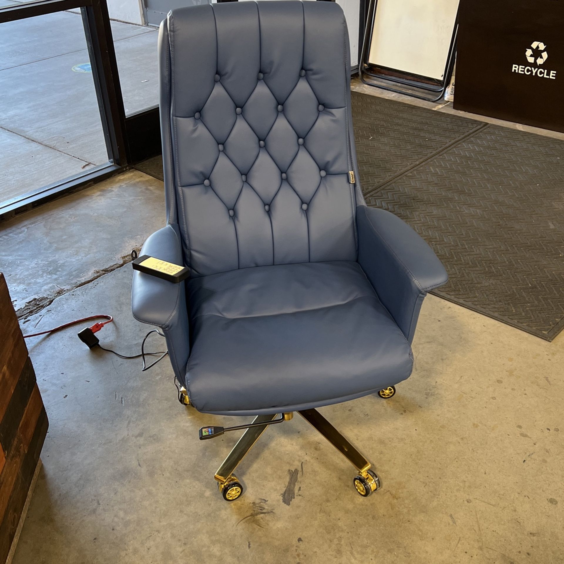 KINNIS Luxury Leather Massaging Office Chair w/Remote Control