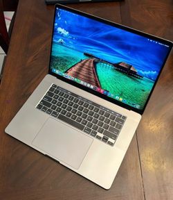 16 inch MacBook Pro i7 / 16gb ram / 512gb SSD