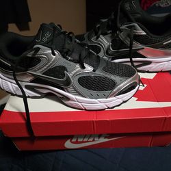 New Nike V5 RNR size 9.5 men