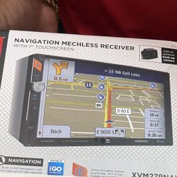 Navigation receiver and radio