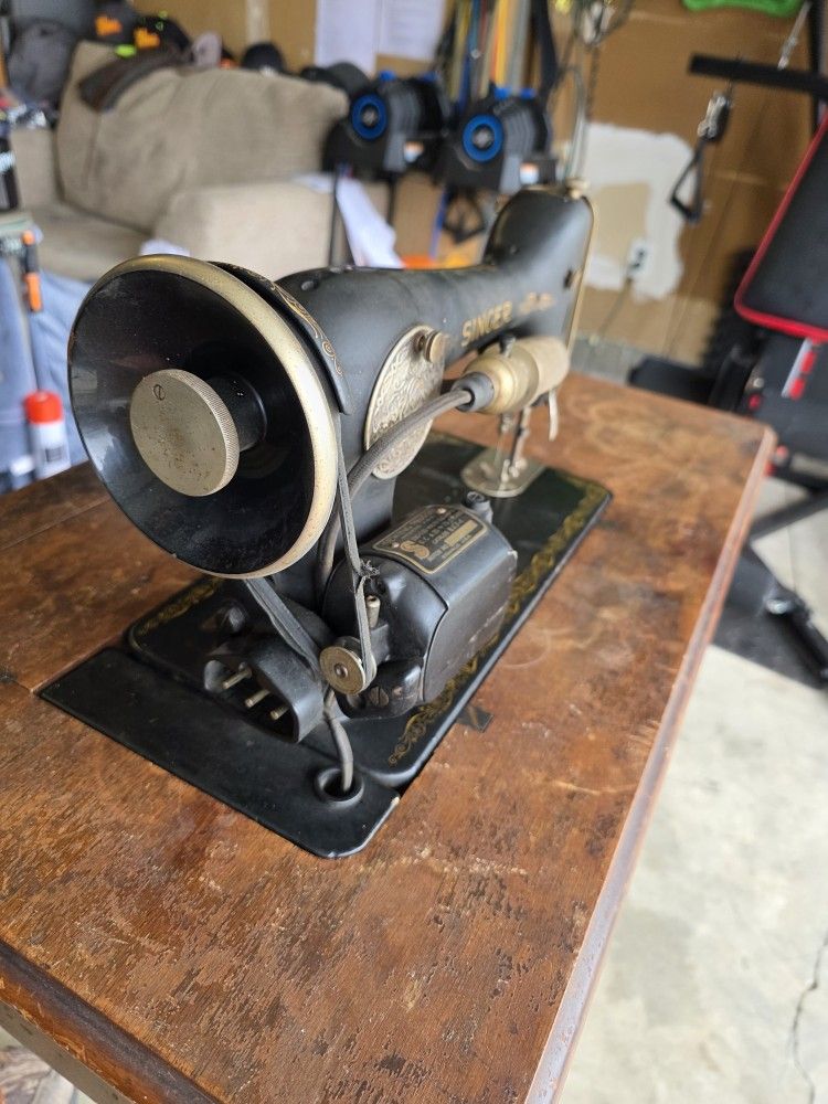 1936 SINGER KNEE BUMP