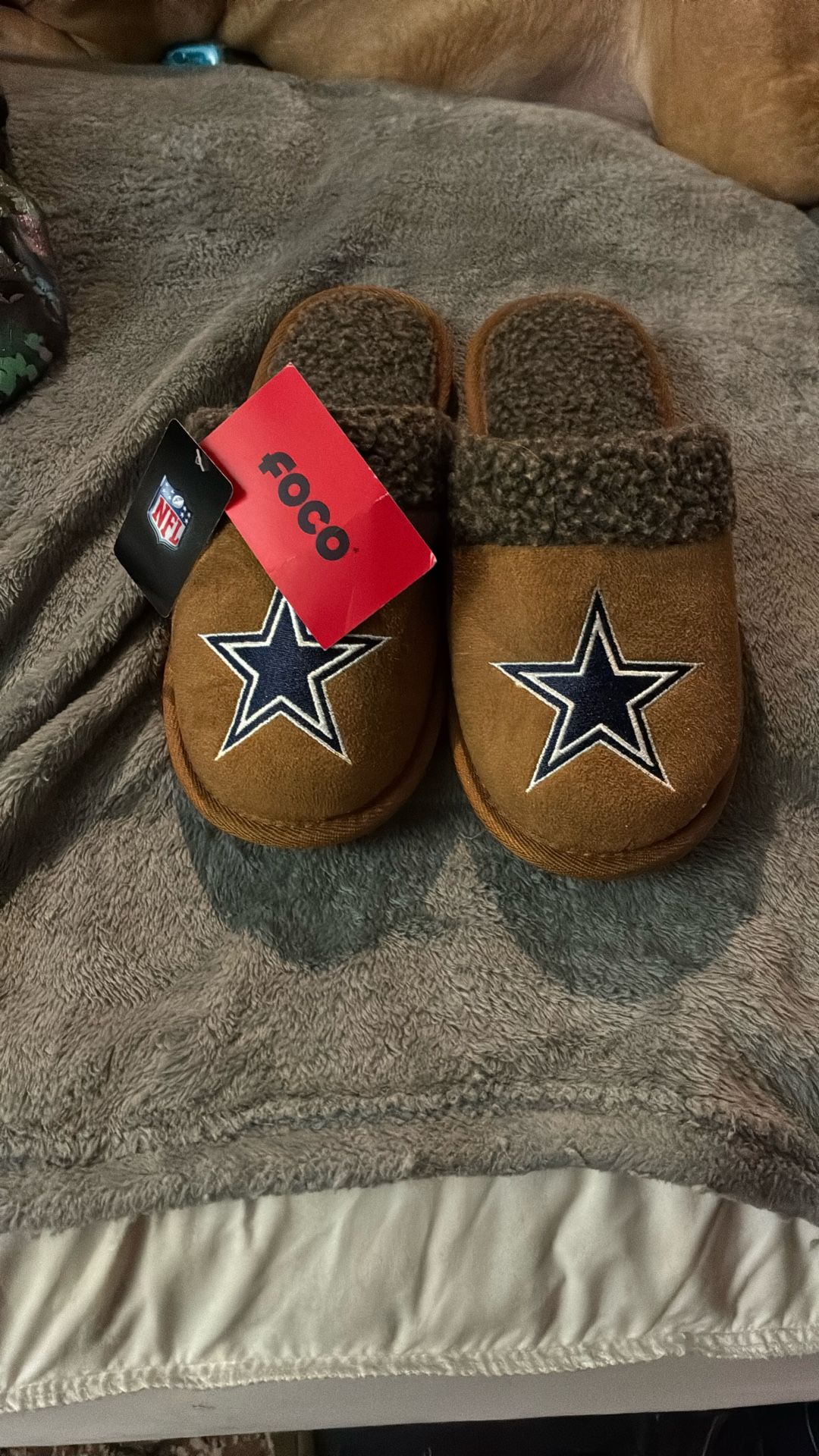 NFL Dallas Cowboys House Shoes Men’s Small Size 7-8