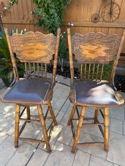 Set of 2 Wood Counter stools 25”