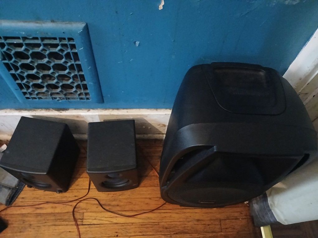 Edison M2000 Professional Speakers