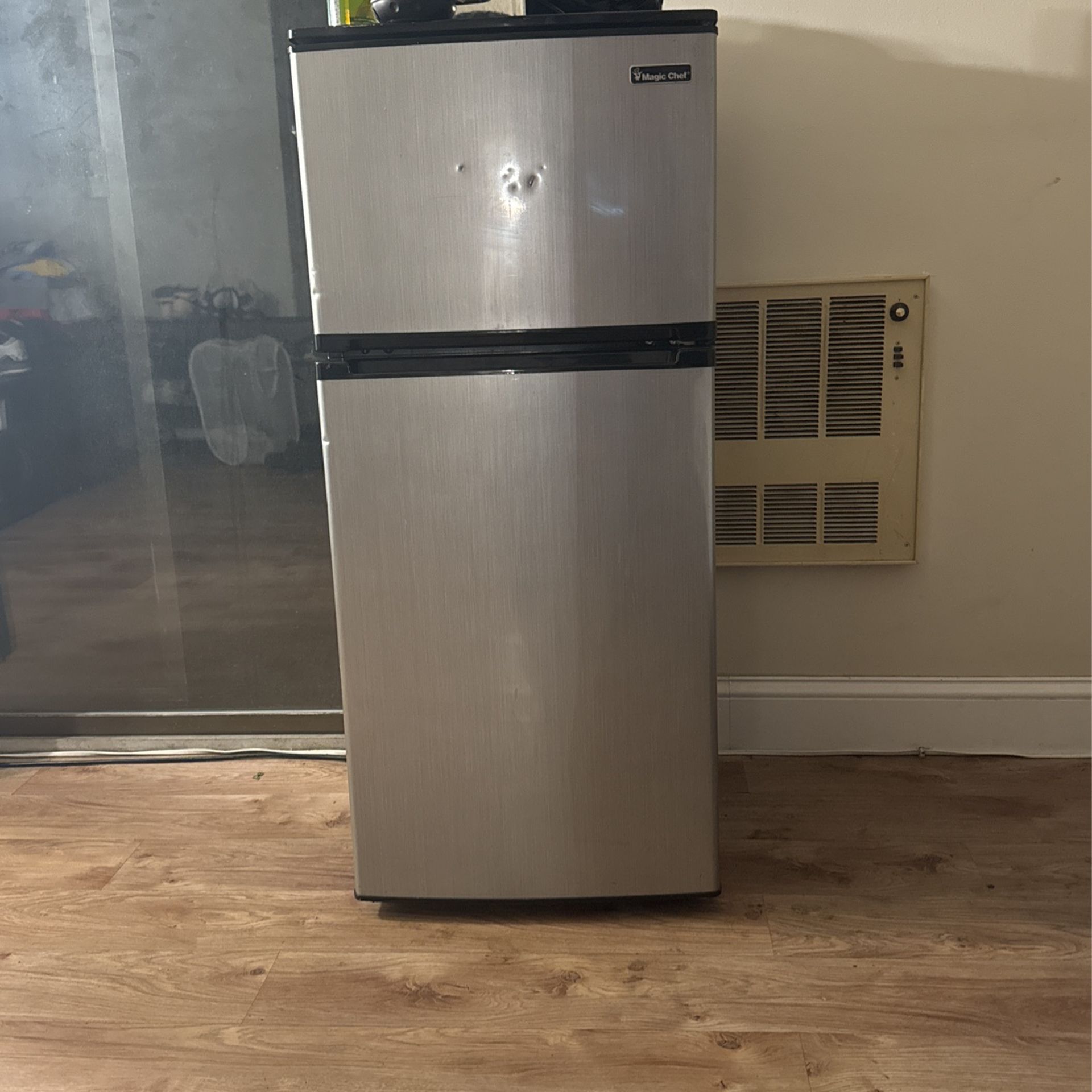 Mini Fridge Magic Chef