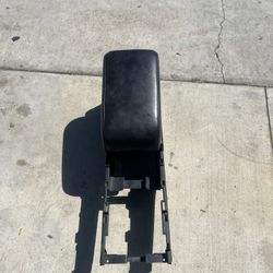 2003-04 Infiniti G35 Center Console