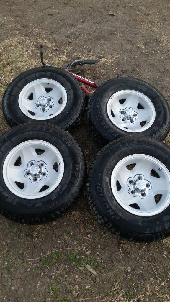 Rines 15 con llantas seminuevas para S10 Sonoma Blazer