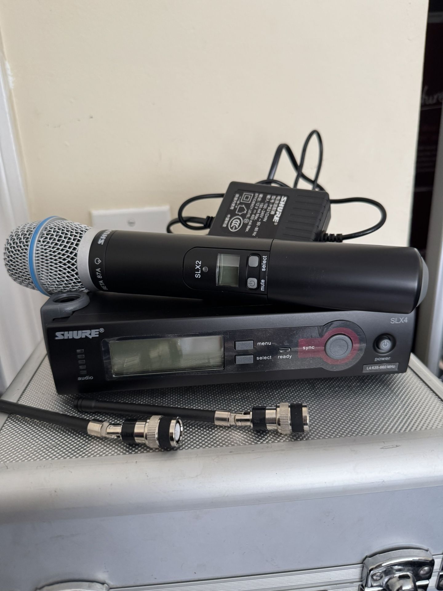 Shure Slx4 Beta 87a Wireless Microphone Like New