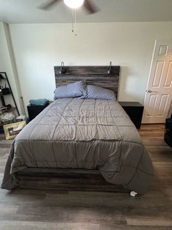 Queen bed.