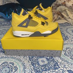 Jordan 4 Retro Lightning 