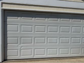 GARAGE DOOR 16x7 WHITE SHORT PANELS. USED BUT IN GOOD CONDITION
