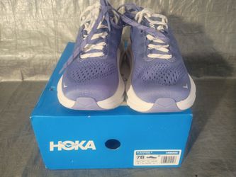 Hoka lady