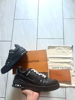 (NEW) LV Shoes Size 10