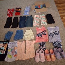 Girl's Clothes 