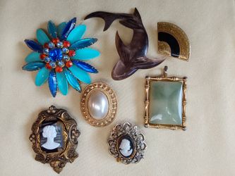 7 Antique Broorchers