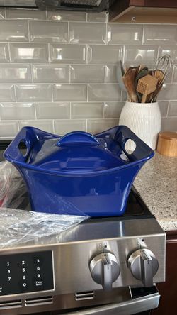 Rachel Ray casserole baking dish with lid