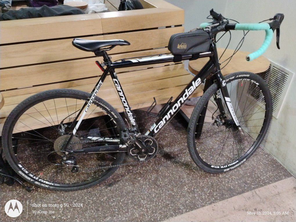 Great Condition 56 Cm Black Cannondale Caad X Racer