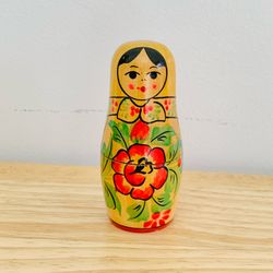 Authentic Russian Nesting Dolls Hand Painted Vintage 5 piece Matryoshka