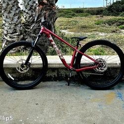 2024 Trek Rocsoe 6 S and Marlin 5 M