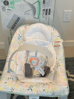 Baby bouncer practically brand new 🤍