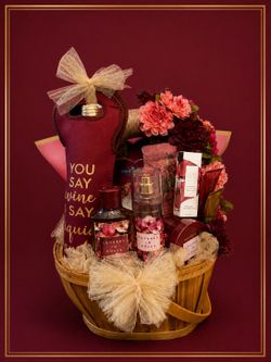 Bath & Bodyworks Covered in Roses Gift Basket
