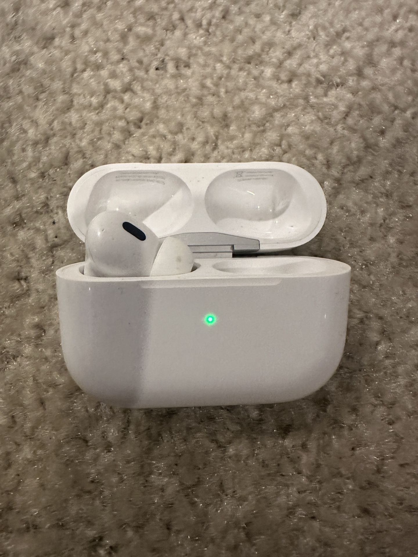 Apple AirPods Pro 2 Wireless Charging Case & Left Airpod