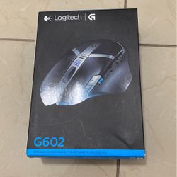 Logitech G602 Lag-Free Wireless Gaming Mouse – 11 Programmable Buttons, Upto 2500 DPI
